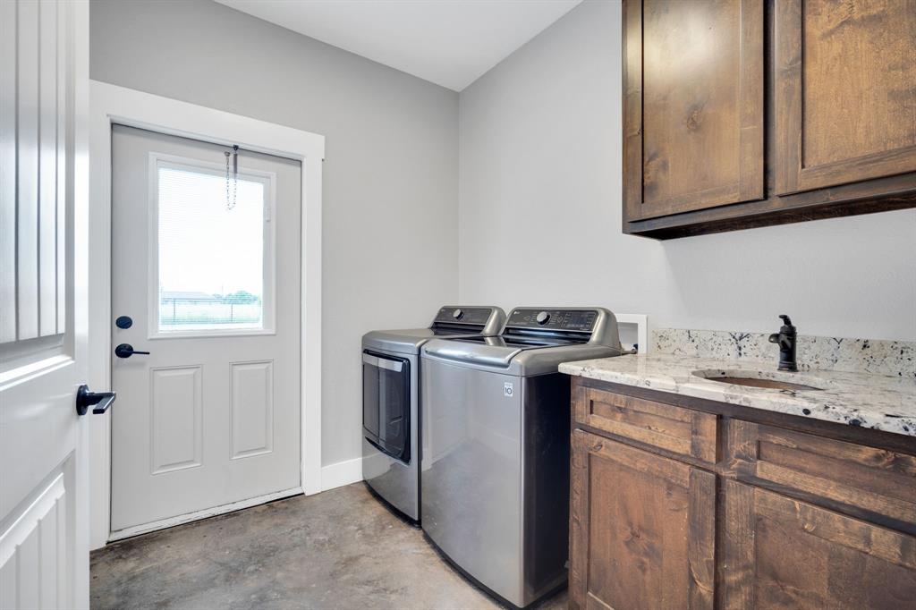 Sellers offering 15K Concessions!Experience the perfect blend of count – image 18