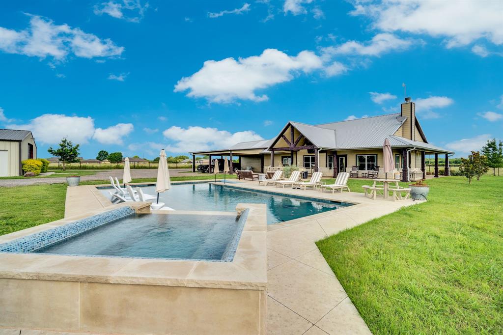 Sellers offering 15K Concessions!Experience the perfect blend of count – image 5
