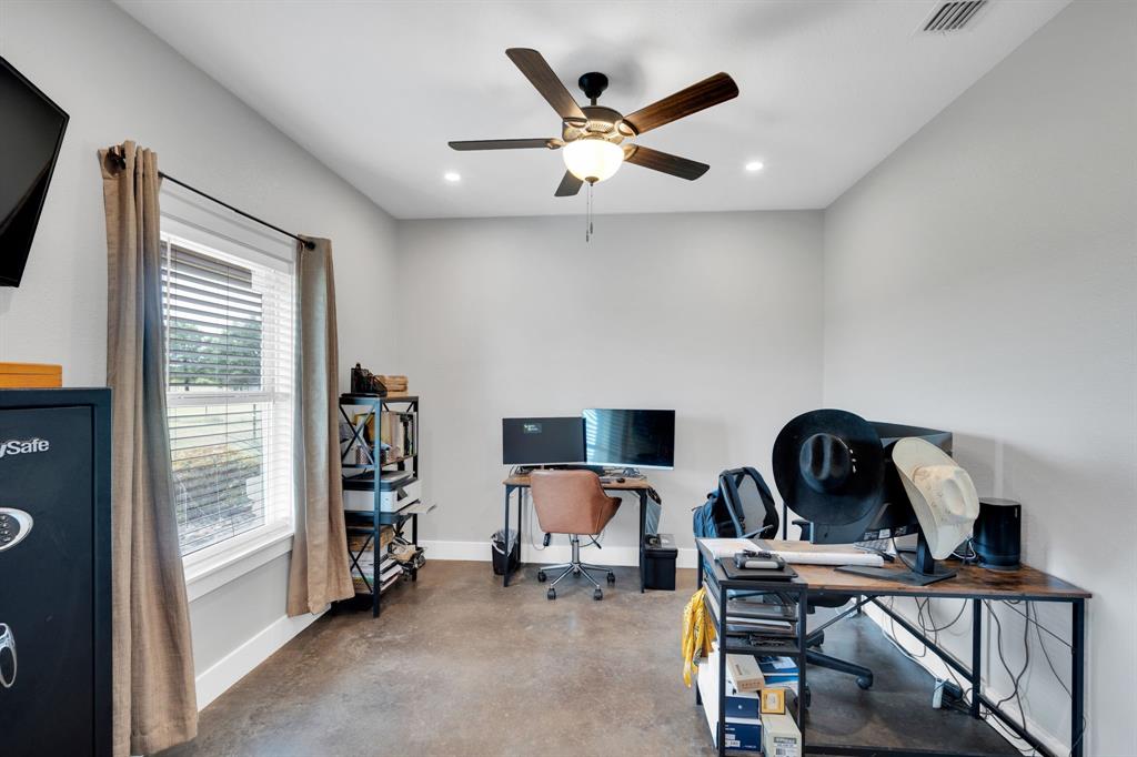 Sellers offering 15K Concessions!Experience the perfect blend of count – image 26