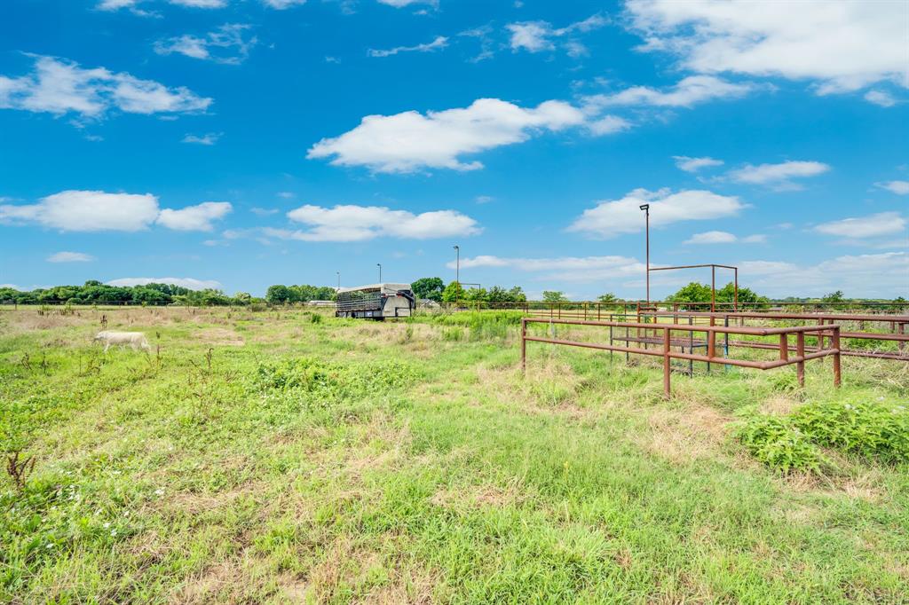 Sellers offering 15K Concessions!Experience the perfect blend of count – image 33