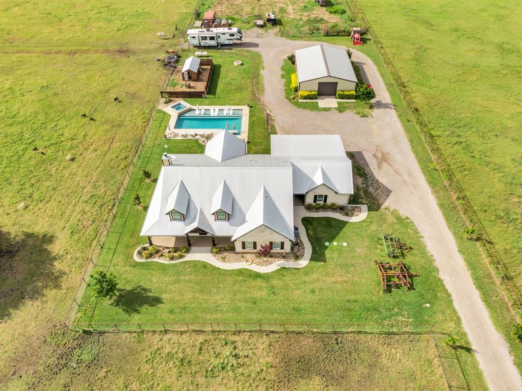 Sellers offering 15K Concessions!Experience the perfect blend of count – image 37