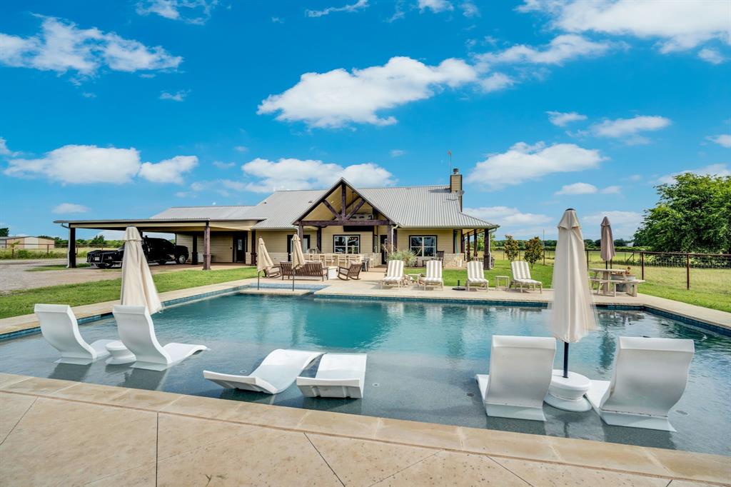 Sellers offering 15K Concessions!Experience the perfect blend of count – image 6