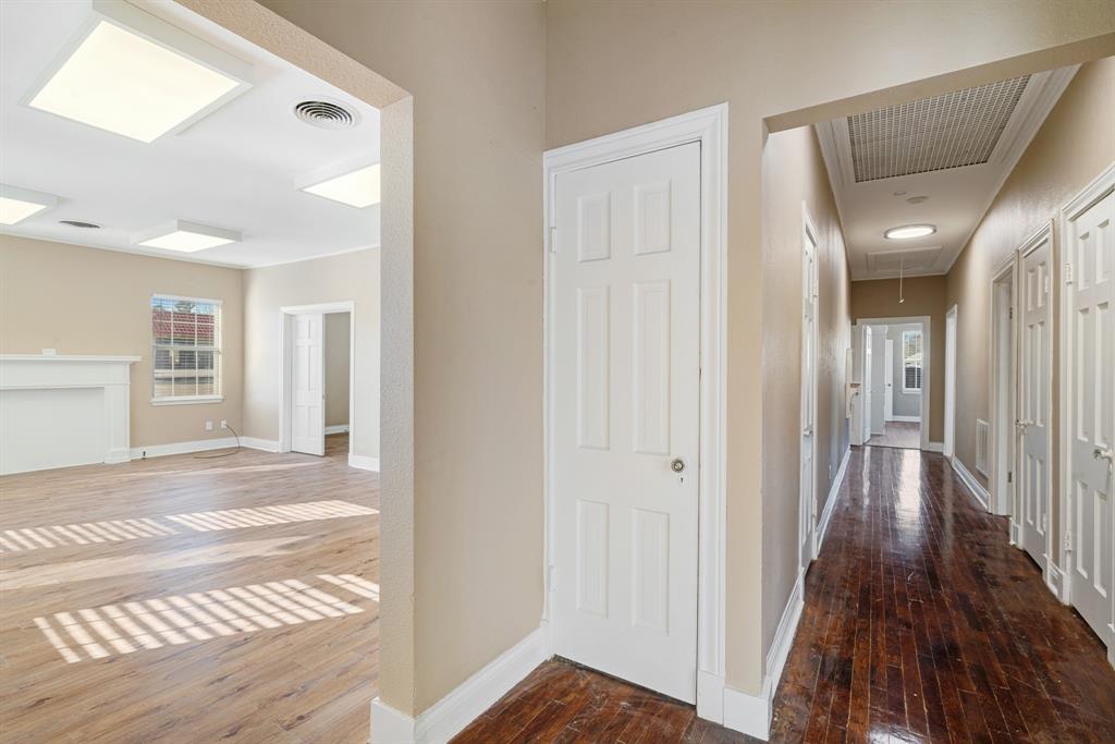 City Of Paris - Commercial Sale