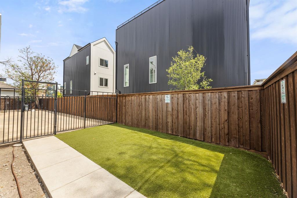 4522 Deere Street 105