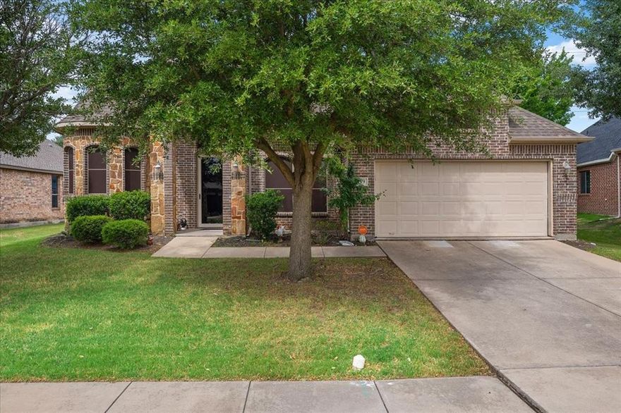 Welcome to your next dream home in Waxahachie. This beautifully maintained property features an open floor plan designed for both comfortable living and effortless entertaining—perfect for family gatherings and holiday celebrations.
Offering four spacious bedrooms plus a dedicated office that can easily serve as a fifth bedroom, this home provides flexibility for a variety of lifestyles. The kitchen, complete with a bright breakfast area, overlooks the expansive family room and offers picturesque views of the lush backyard.
The private primary suite is thoughtfully positioned at the rear of the home, creating a secluded retreat. Its ensuite bath includes a large garden tub, separate shower, dual vanities, and a generous walk-in closet. Three additional bedrooms and a full bath are conveniently located down the hall.
Step outside to enjoy the covered patio—ideal for relaxing or entertaining—while taking in the beautifully landscaped yard.
This home includes numerous upgrades and improvements, including a new AC unit, new cedar fence, stainless steel appliances, decorative lighting, a sprinkler system, and recent foundation repairs backed by a warranty.
Ideally located near schools, shopping, medical facilities, and a sports complex, this home offers both convenience and the tranquility of a quiet community.