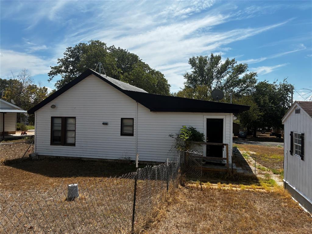 109 & 105 E Leon Street