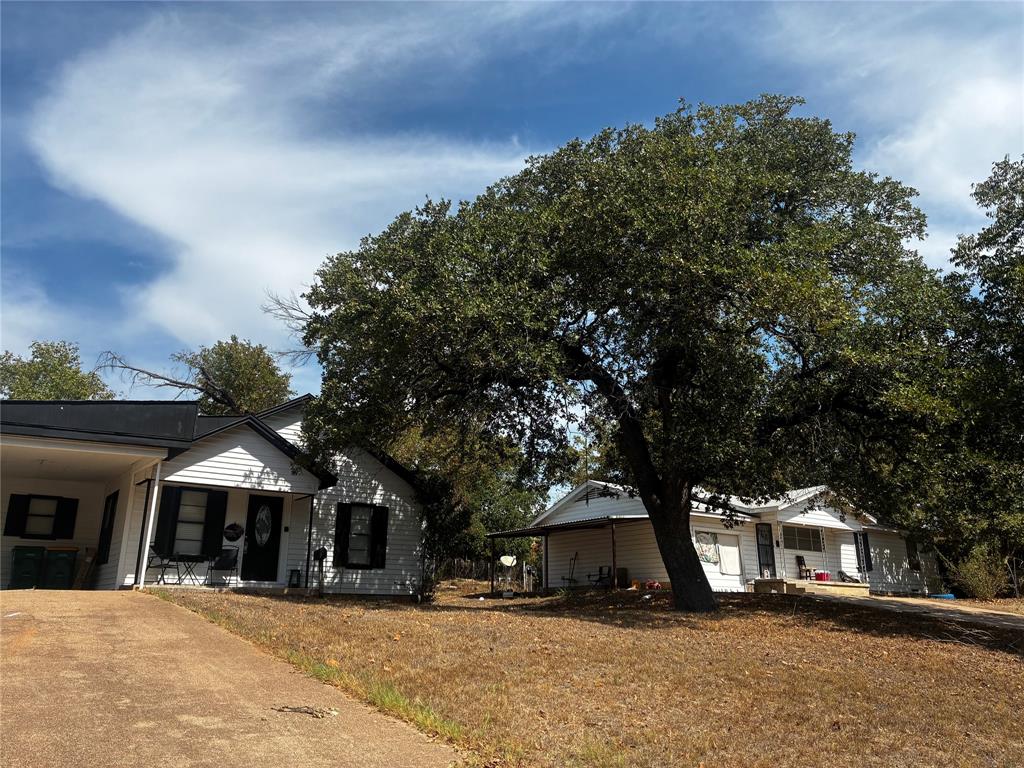 109 & 105 E Leon Street