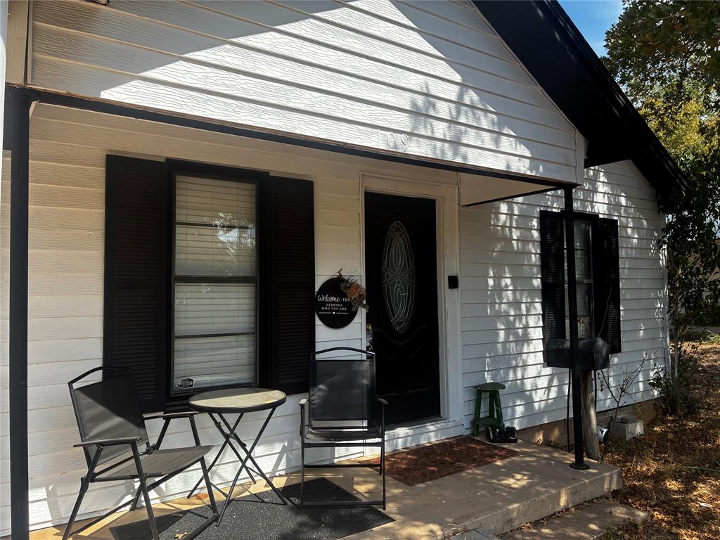 109 & 105 E Leon Street