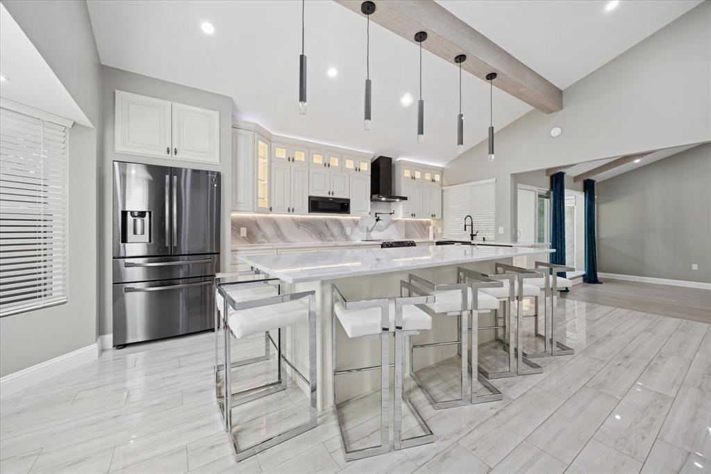 3033 Bluebonnet Lane