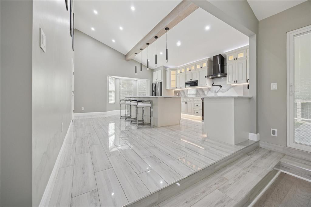 3033 Bluebonnet Lane