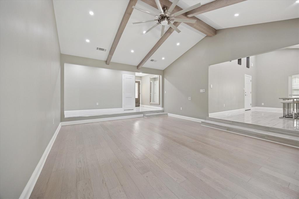 3033 Bluebonnet Lane