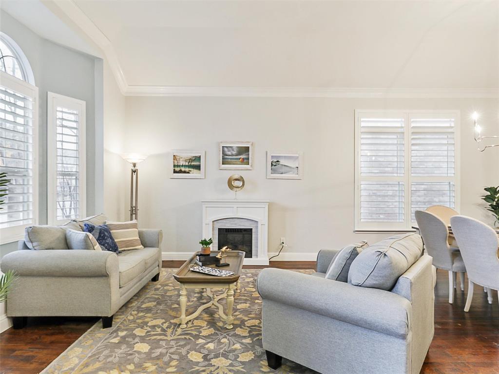 816 Royal Crest Court