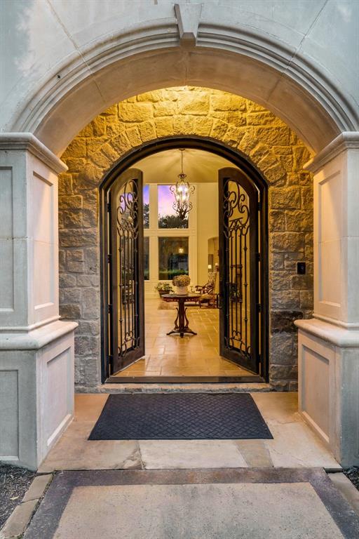 6479 Bluffview Drive