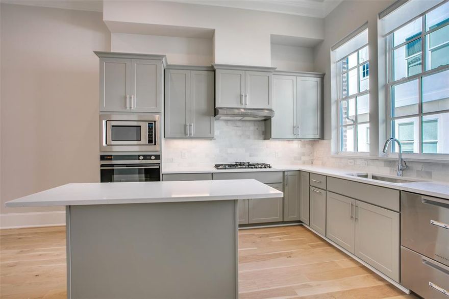 Stunning townhome, minutes from Downtown, Oak Lawn and the Dallas Medical District. Sophisticated 2-bed, 2.5 bath design by InTown Homes at Cedar Branch features high-end finishes throughout. The open design, 12' ceilings, and abundant natural light on the main level provide a sense of space while the impressive gourmet kitchen features Fisher & Paykel stainless steel appliance package, exquisite quartz countertops, tile backsplash, and soft-close cabinetry. The primary suite provides an ideal space to unwind, complete with 11' foot ceilings, spacious walk-in shower, dual vanity and walk-in closet. Sustainable engineered hardwoods throughout add to the upscale feel of the home while the 2-car tandem garage provides plenty of space for parking and additional storage. Community features lush landscaping and a charming community pool. For a limited time, buyers may receive a fixed interest rate as low as 4.99% through one of InTown Homes’ preferred lenders. PLEASE GO TO MODEL HOME FOR ALL OPEN HOUSES - 4645 NEW WATER LANE.