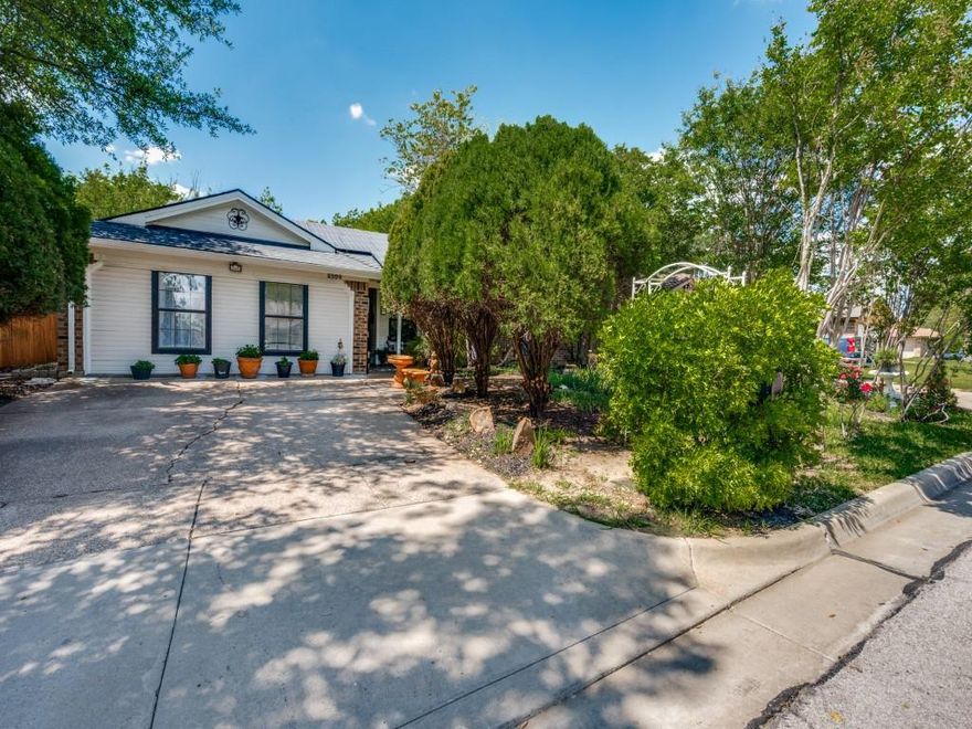 Absolutely stunning 5-bedroom home with a fantastic yard full of beautiful fruit trees and flowers. Homes like this don't come around often, this is a great opportunity for a family at an affordable price. Home is in excellent condition and ready for a new owner. Better hurry!!!