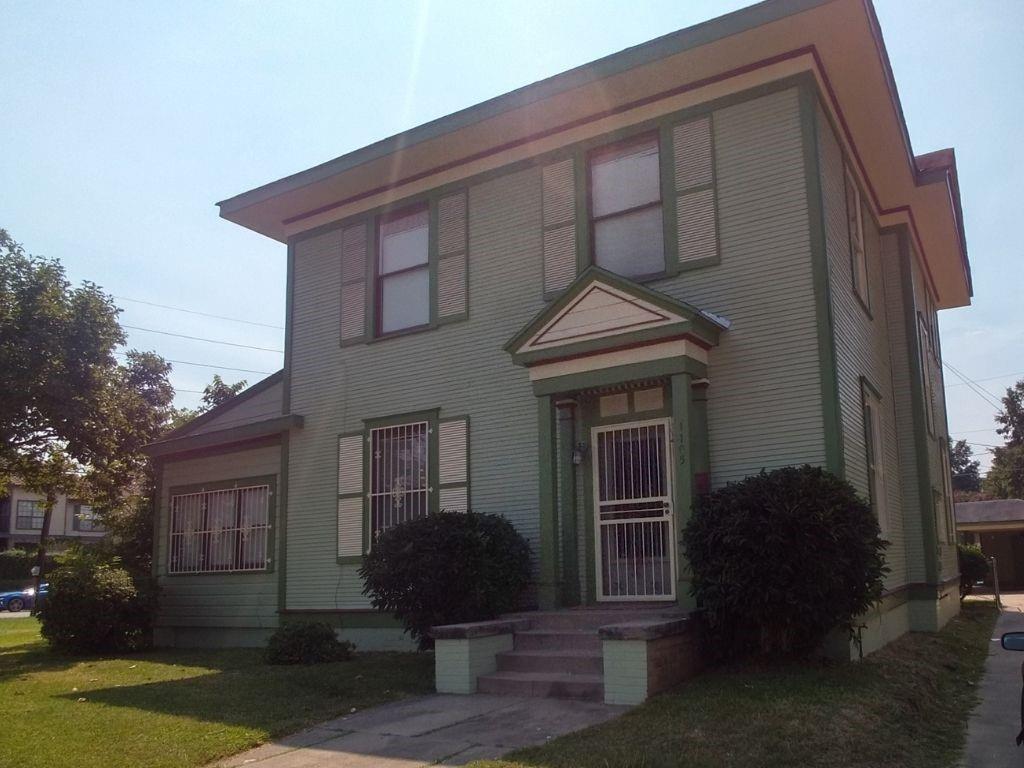 Photo of 1105 Kings Highway, Shreveport, LA 71104 (MLS # 21406601)