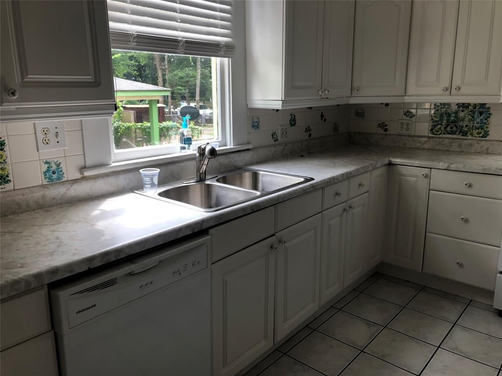 Photo of 1105 Kings Highway, Shreveport, LA 71104 (MLS # 21406601)