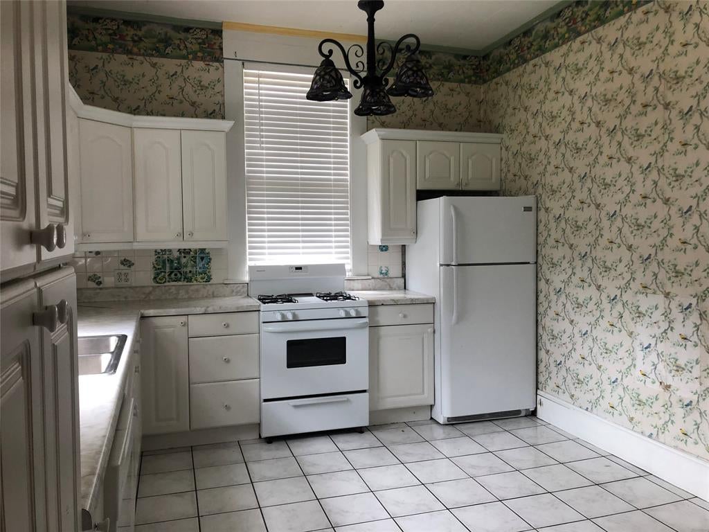 Photo of 1105 Kings Highway, Shreveport, LA 71104 (MLS # 21406601)