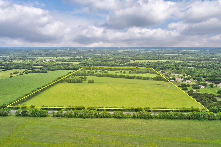 Prime investment or development opportunity perfectly situated in the path of some of the fastest growth in north Texas. Located just inside Grayson county with just under 1300 feet of Hwy 160 frontage and less than 2 miles from Hwy 121. This agricultural exempt property has great topography for development and is pretty much 100 percent usable.