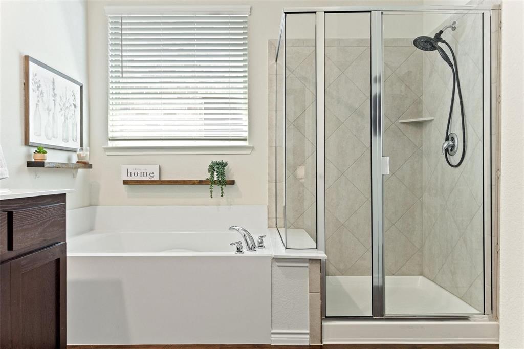 Valencia On The Lake - Residential