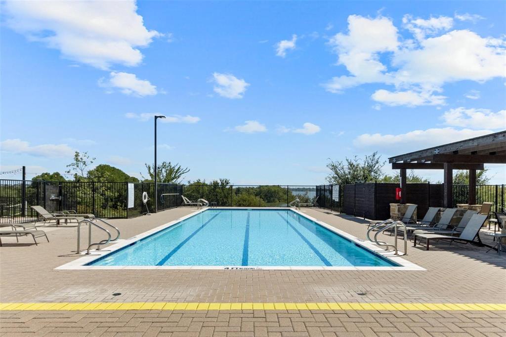 Valencia On The Lake - Residential