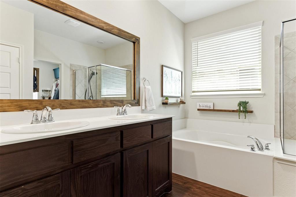 Valencia On The Lake - Residential