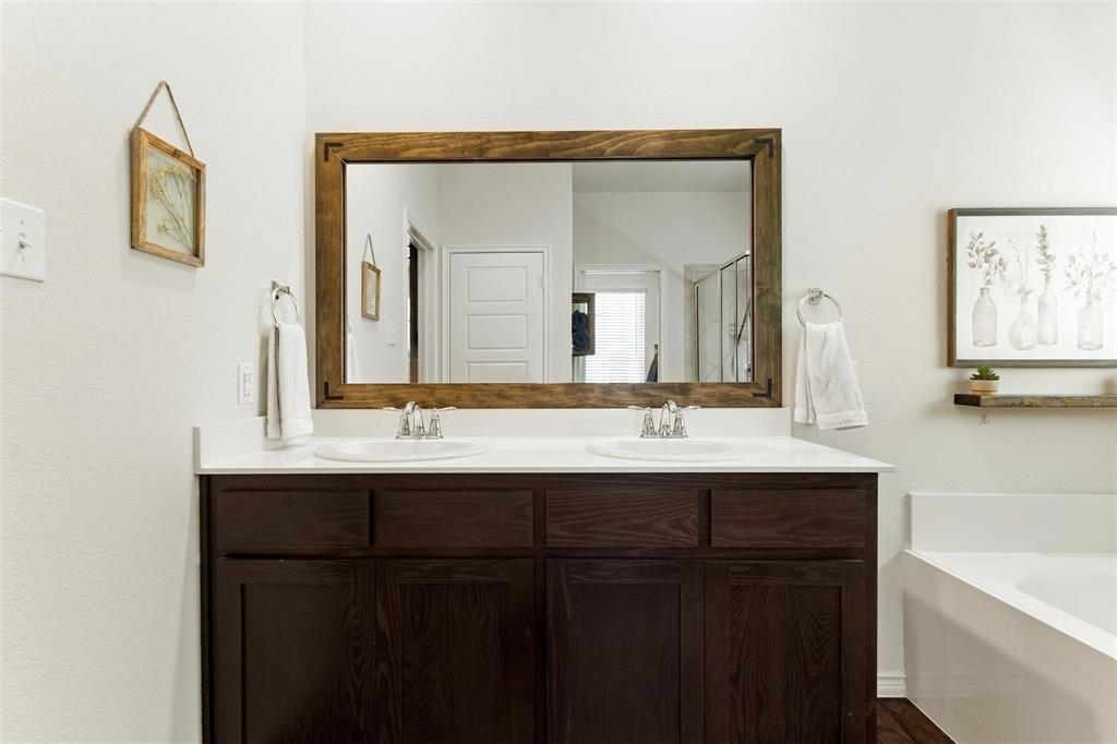 Valencia On The Lake - Residential