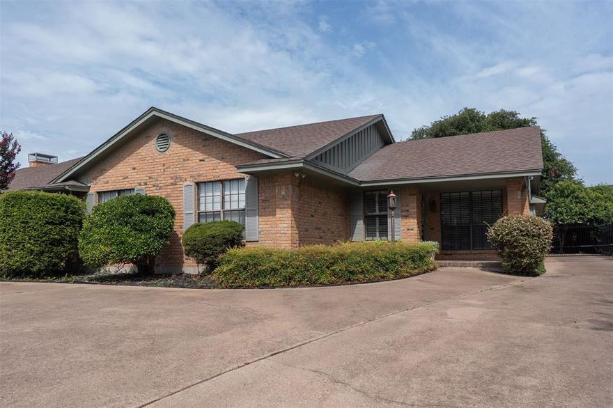 Beautiful home near I 20 and Hulen Mall, perfect for comfortable living. This 3-bedroom, 2-bath residence features a private courtyard, ideal for relaxing or entertaining. Freshly installed carpet and recently serviced AC ensure year-round comfort. Nestled on a quiet, tree-lined street, the home is just minutes from vibrant shopping and dining options. Spacious layout ready for you to move in and enjoy. Schedule a tour today!