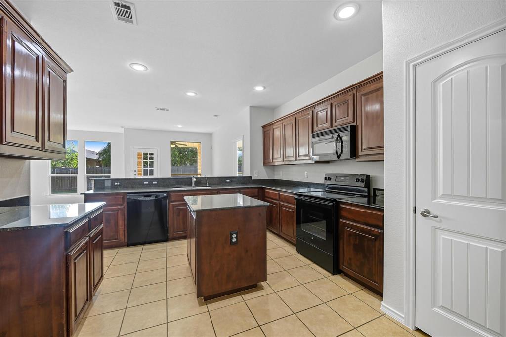 Denton, Texas 76226, United States, 3 Bedrooms Bedrooms, ,2 BathroomsBathrooms,Residential,Active,208541