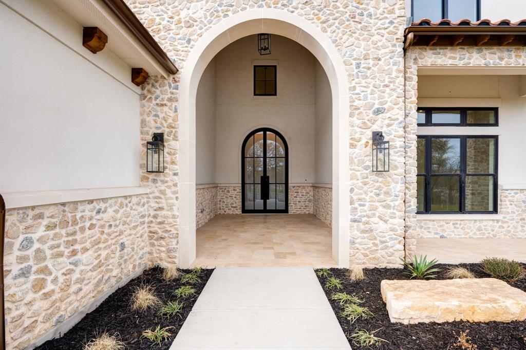10621 Arrowhead Point Drive