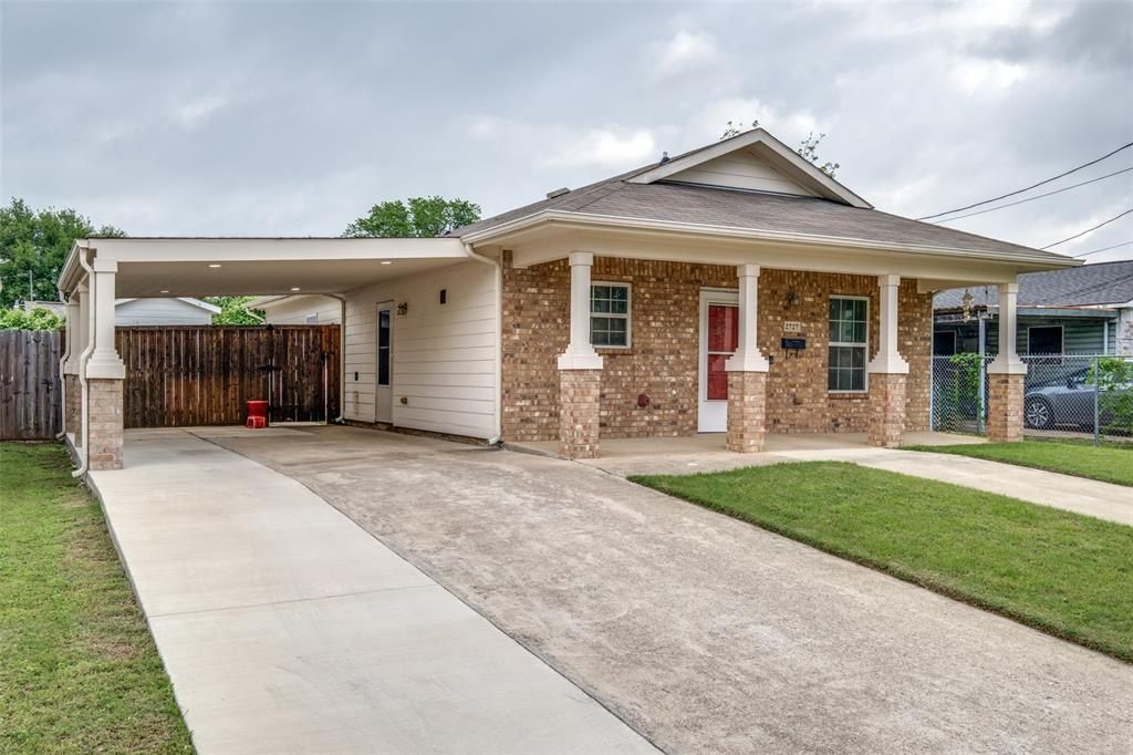 Photo of 2727 Choice Street, Dallas, TX 75215 (MLS # 21251833)