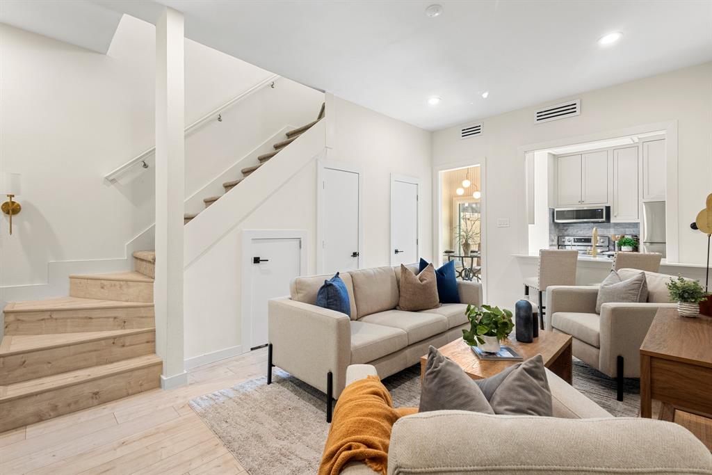 2806 Knight Street 103