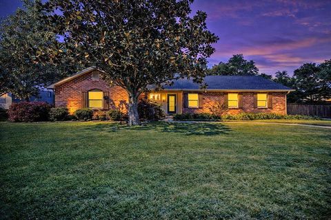 Photo of 4 Patterson Drive, Greenville, TX 75402 (MLS # 21227621)