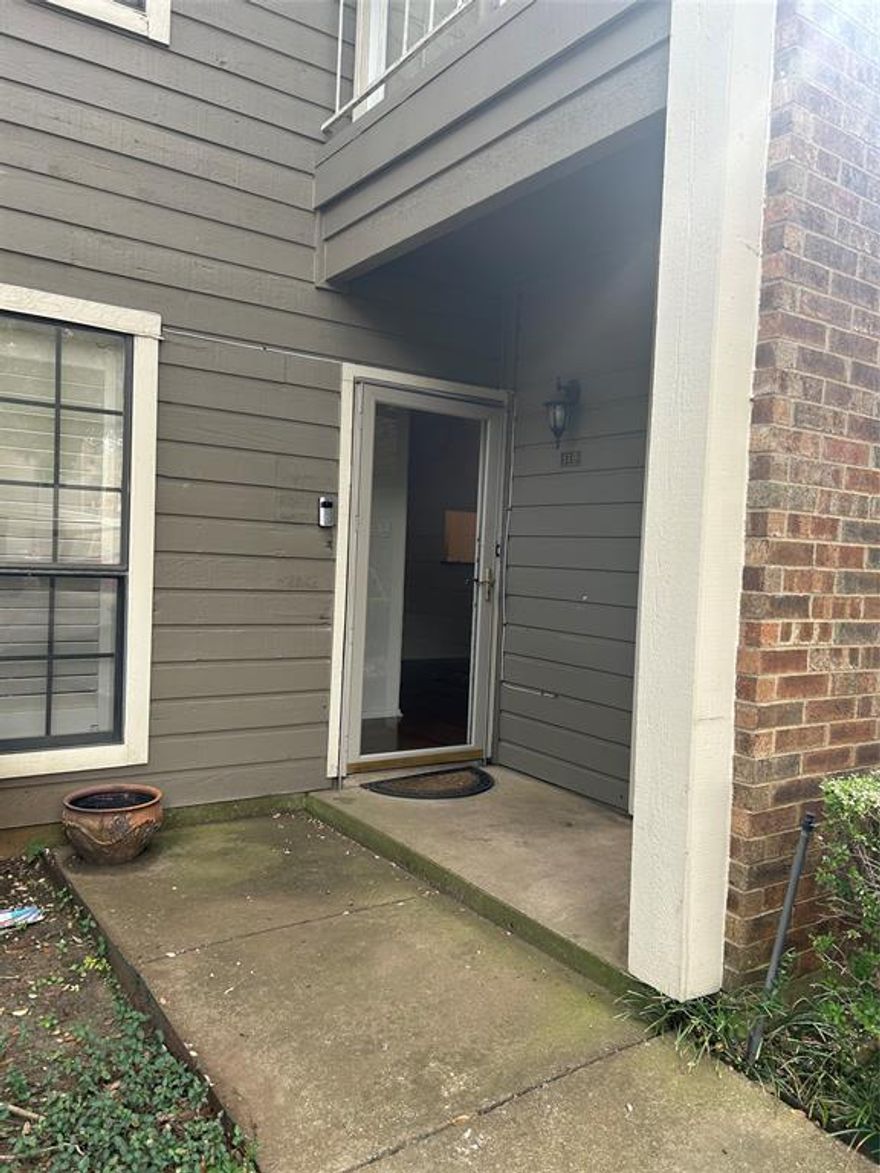 Welcome to your ideal home or investment home. This 1-bedroom, 1-bath condo a large living room and dining room that is in a prime location, offering convenience and comfort. The spacious master bedroom features a walking closet. The living room is great for relaxing or entertaining guests and the patio adds to the charm with a extra storage. standing shower nicely down. There are 2 community pools 1 in the West 1 in the East side. Close to shopping, dining, all Arlington entertainment district. This condo is a fantastic find at a reasonable price.  Schedule a showing today and make it yours.