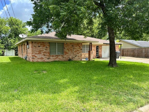 Photo of 3321 Alta Vista Drive, Waco, TX 76706 (MLS # 21311243)