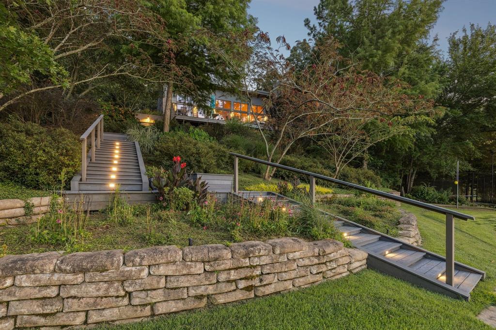 45 Lakeview Drive