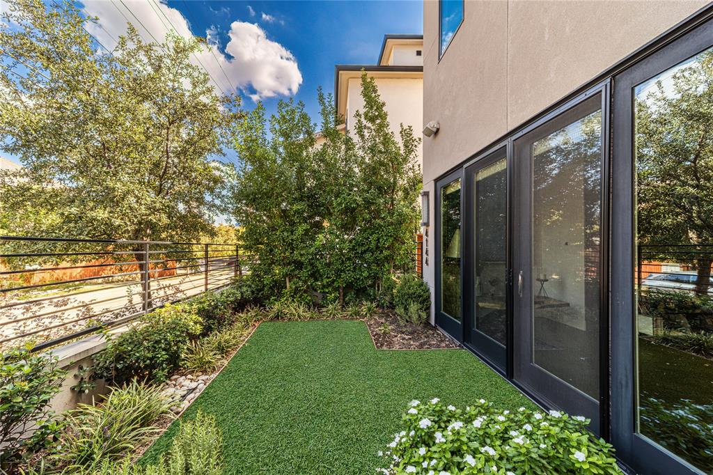Thirty One Dallas Square #2 - Residential