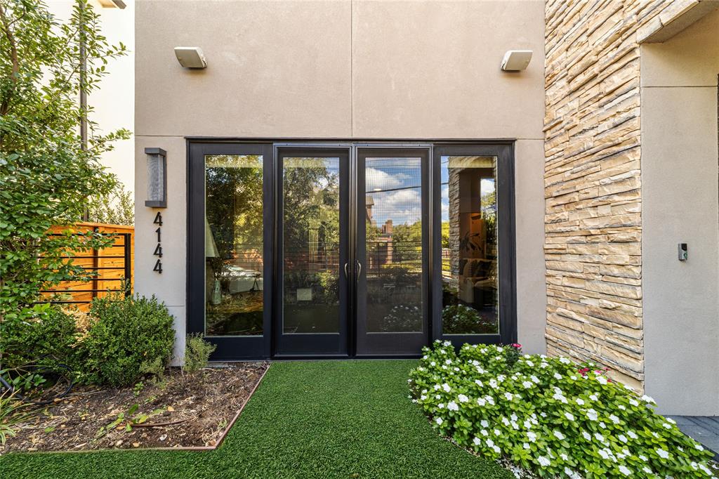 Thirty One Dallas Square #2 - Residential