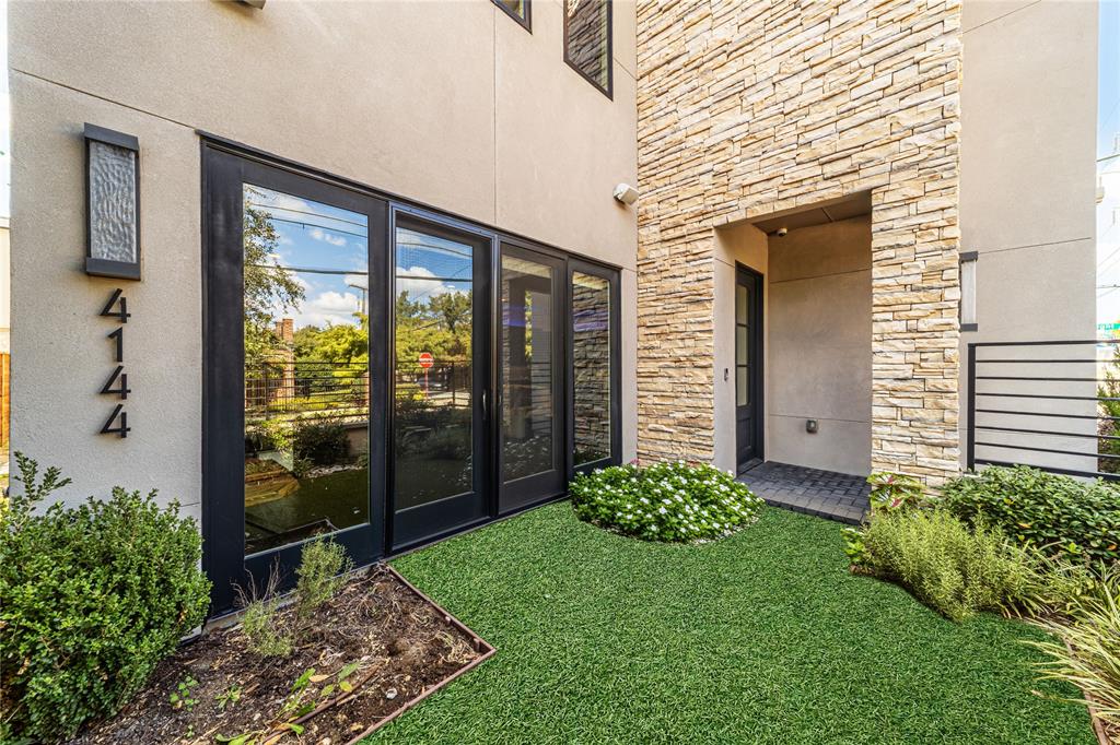Thirty One Dallas Square #2 - Residential