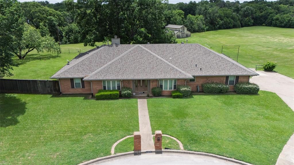 1215 Oakwood Trail