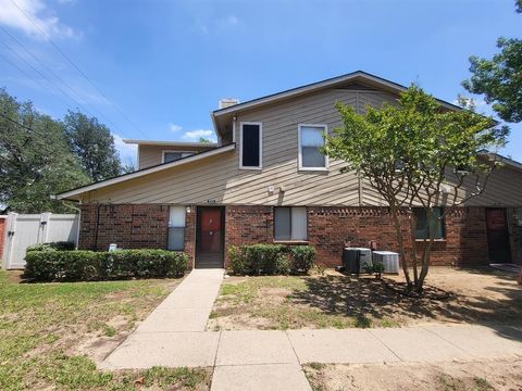 Photo of 2240 Tarpley Road #353, Carrollton, TX 75006 (MLS # 21286200)