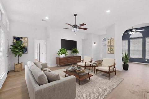 Photo of 2522 Crosslands Drive, Garland, TX 75040 (MLS # 21213935)