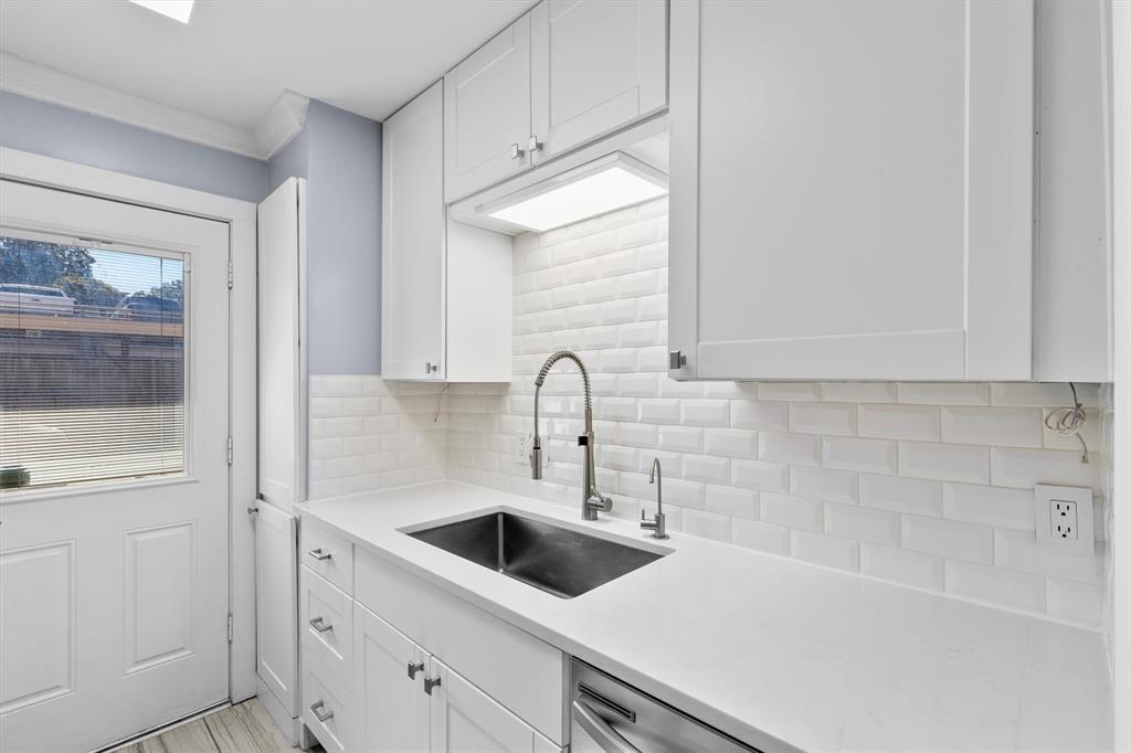 Tanglewood Twnhms Condos - Residential