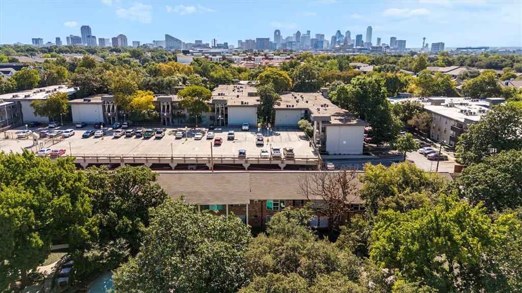 Tanglewood Twnhms Condos - Residential