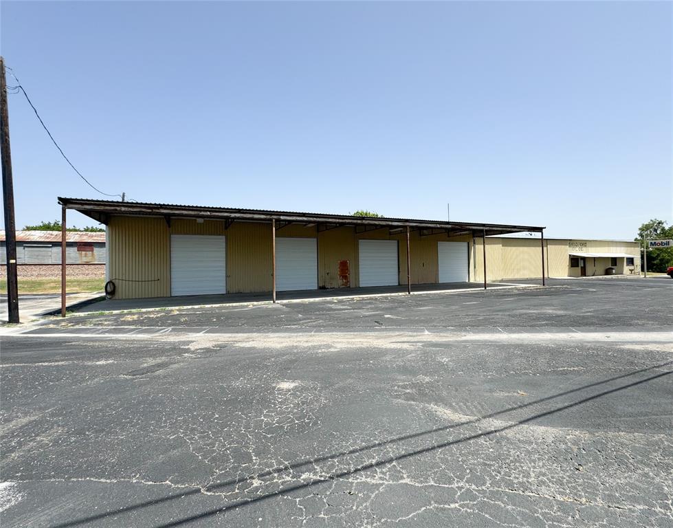 Photo 1 of 20 — 501 S Business 287, Decatur, TX 76234