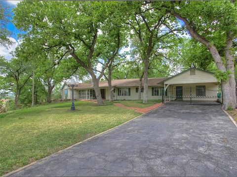 1901 Bluebird Avenue Fort Worth TX 76111