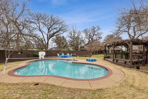 106 Hollywood Boulevard Euless TX 76040