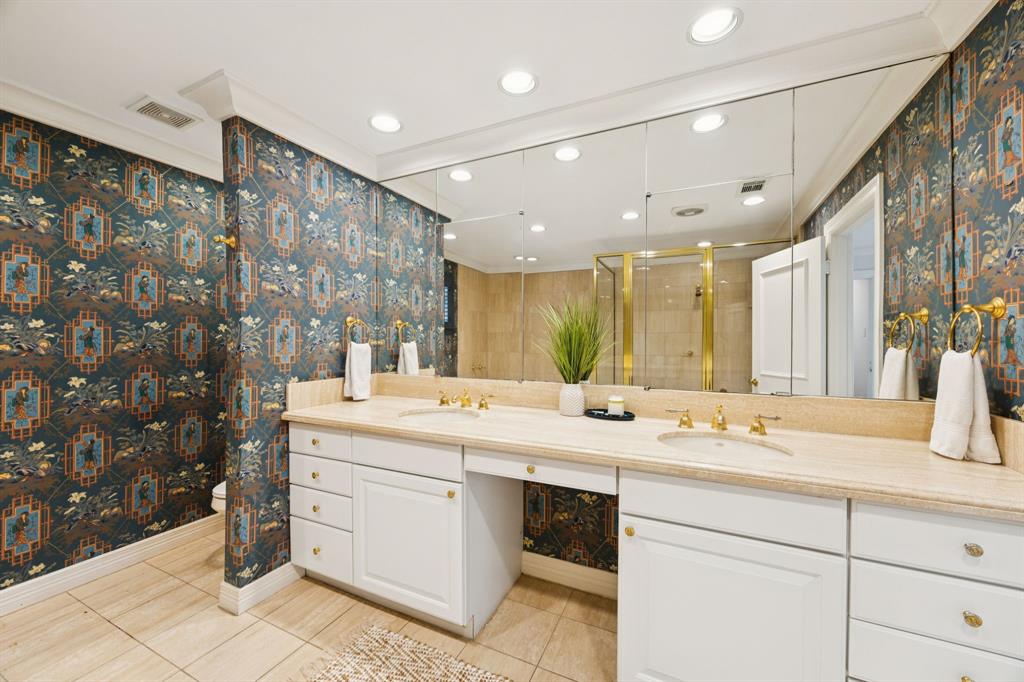 Carlton House Condo - Residential