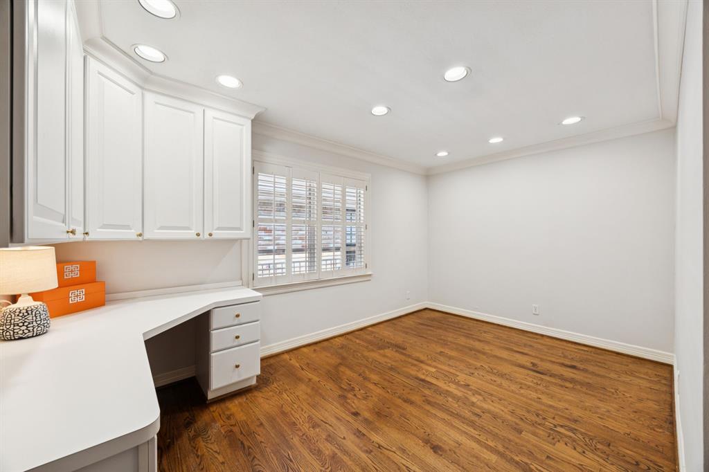 Carlton House Condo - Residential