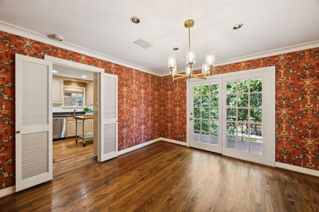 Carlton House Condo - Residential